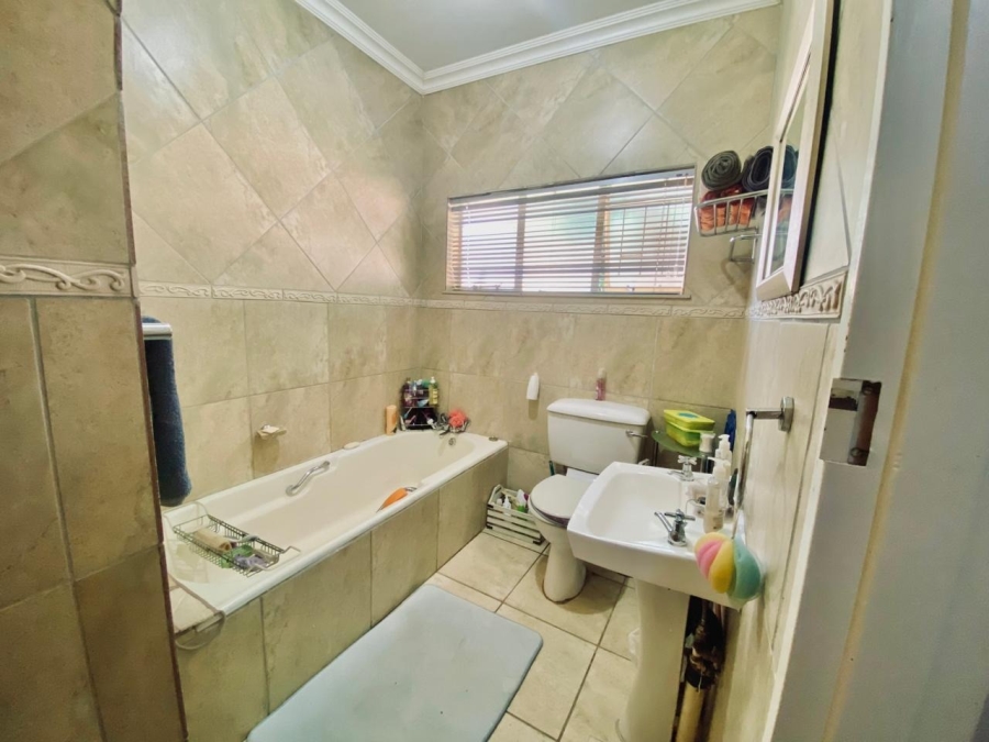 4 Bedroom Property for Sale in Flora Park Northern Cape